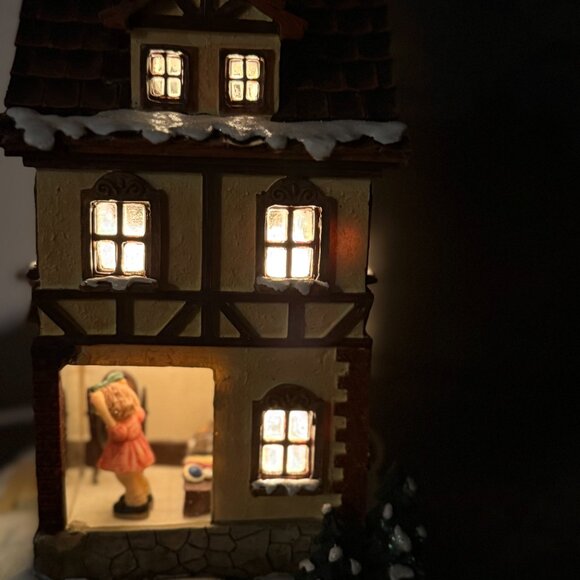 Christmas Village - "Dress Shop" Piece - Picture 3 of 8